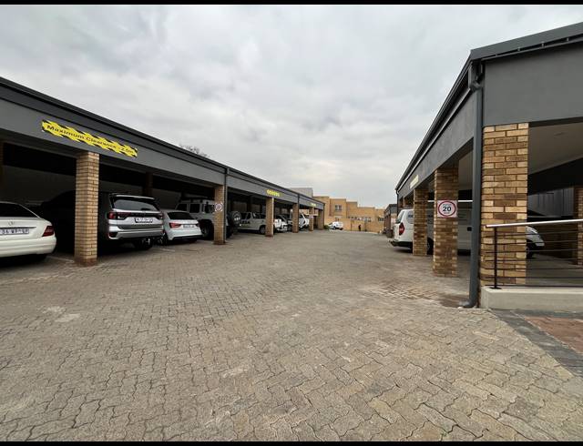 267M² OFFICE TO LET IN MEADOWDALE